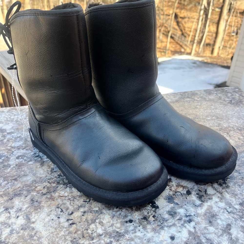 UGG Naiyah Lace Up Back Sheerling Boots, Black Leather & Suede, Womens Size 6